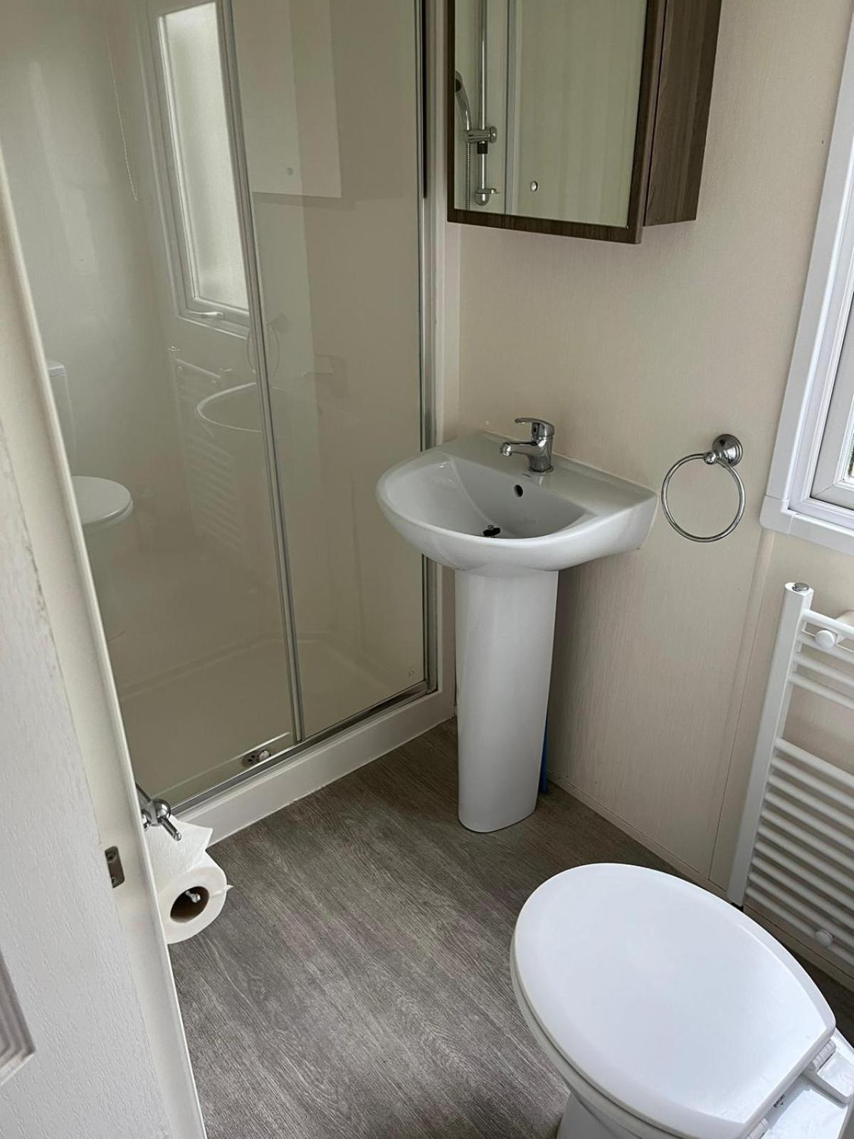 Ascot Hotel Tosside Екстериор снимка