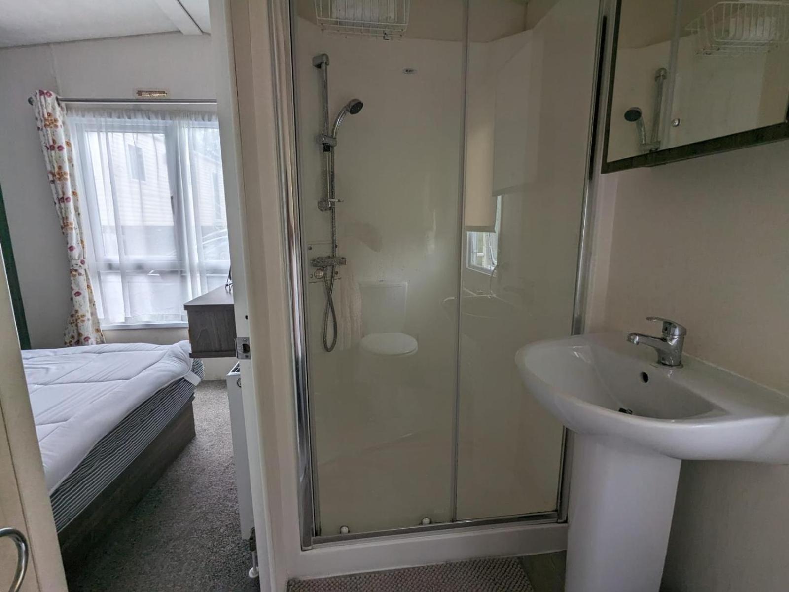 Ascot Hotel Tosside Екстериор снимка