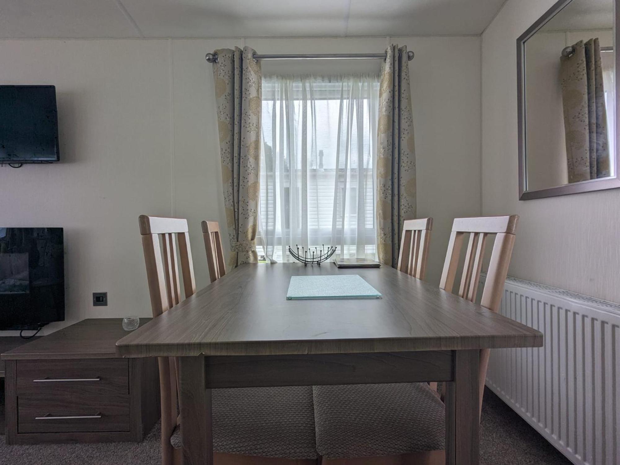 Ascot Hotel Tosside Екстериор снимка