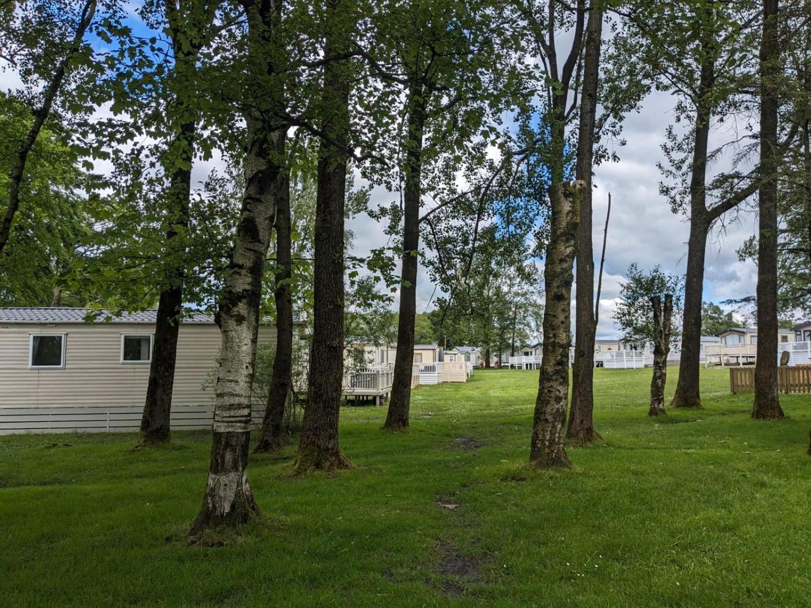 Ascot Hotel Tosside Екстериор снимка